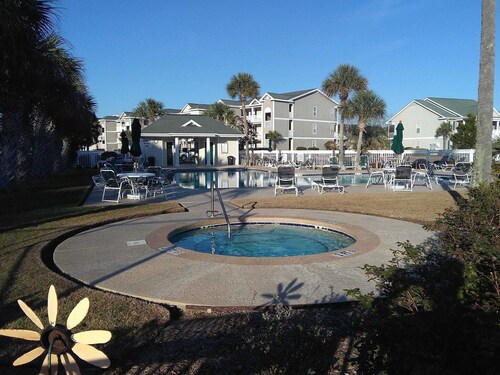 1st floor 3 BR Condo with Free Wifi <br>