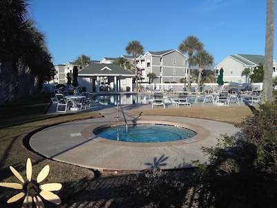 1st floor 3 BR Condo with Free Wifi <br>