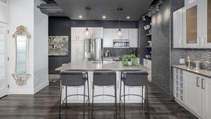 Coffee/tea maker, fridge, microwave, oven - Luxury Waterfront Penthouse -Downtown Kelowna!  (Kelowna)