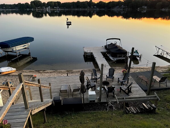Property grounds - This spacious cottage with a hot tub is the perfect spot for a family vacation. (Custer)
