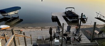 This spacious cottage with a hot tub is the perfect spot for a family vacation.