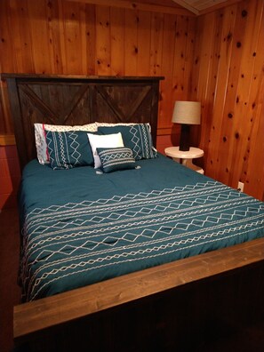 6 bedrooms, travel cot, free WiFi, bed sheets