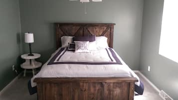 6 bedrooms, travel crib, free WiFi, bed sheets