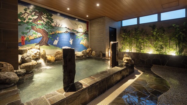 A hot spring area with a mural, wooden ceiling, and bamboo wall. - Dormy Inn Korakuen Hot Springs (Tokyo)
