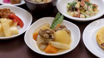 Daily buffet breakfast (JPY 2000 per person)