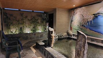 Sauna, steam room