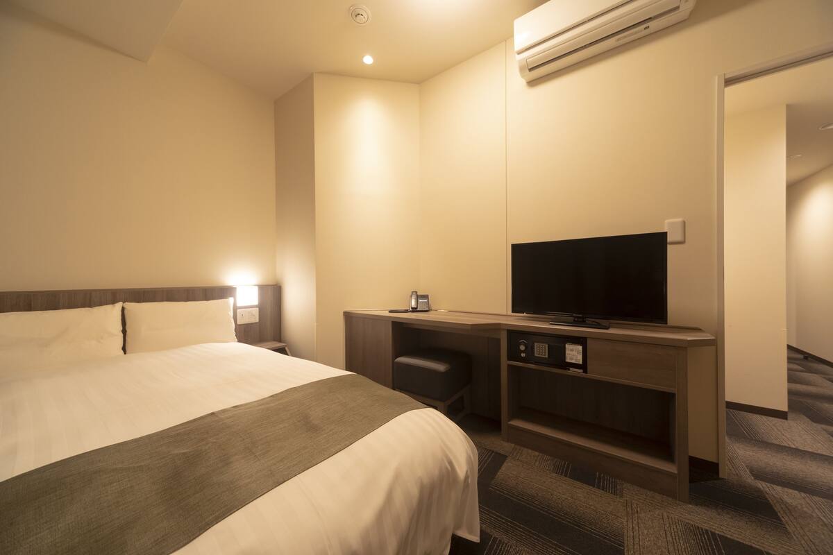 Coffres-forts dans les chambres, bureau, Wi-Fi gratuit, draps fournis