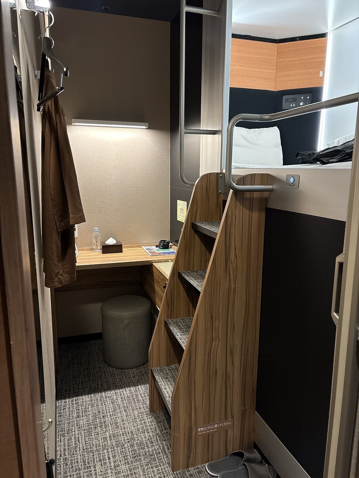 标准小屋, 男士专用房 (Upper Cabin) | 客房内保险箱、办公桌、免费 WiFi、床单