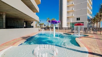 Alberca techada y alberca climatizada