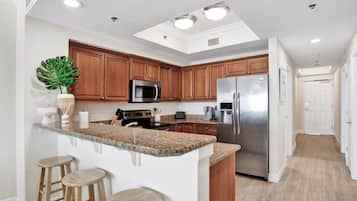 Coffee/tea maker, fridge, microwave, oven