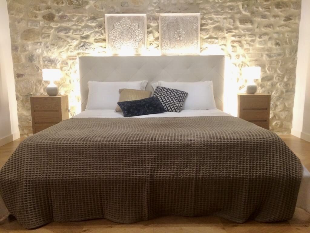 3 slaapkamers, een strijkplank/strijkijzer, internet, beddengoed