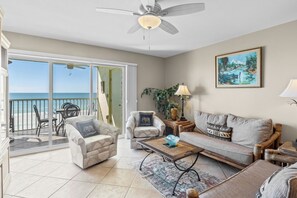 Smart-tv, dvd-spelare och böcker