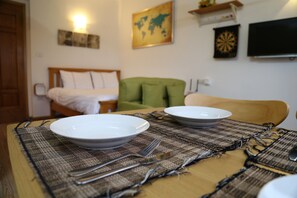 Fer et planche à repasser, accès Internet, draps fournis