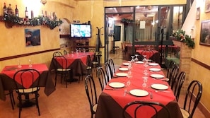 Breakfast and dinner served, Italian cuisine