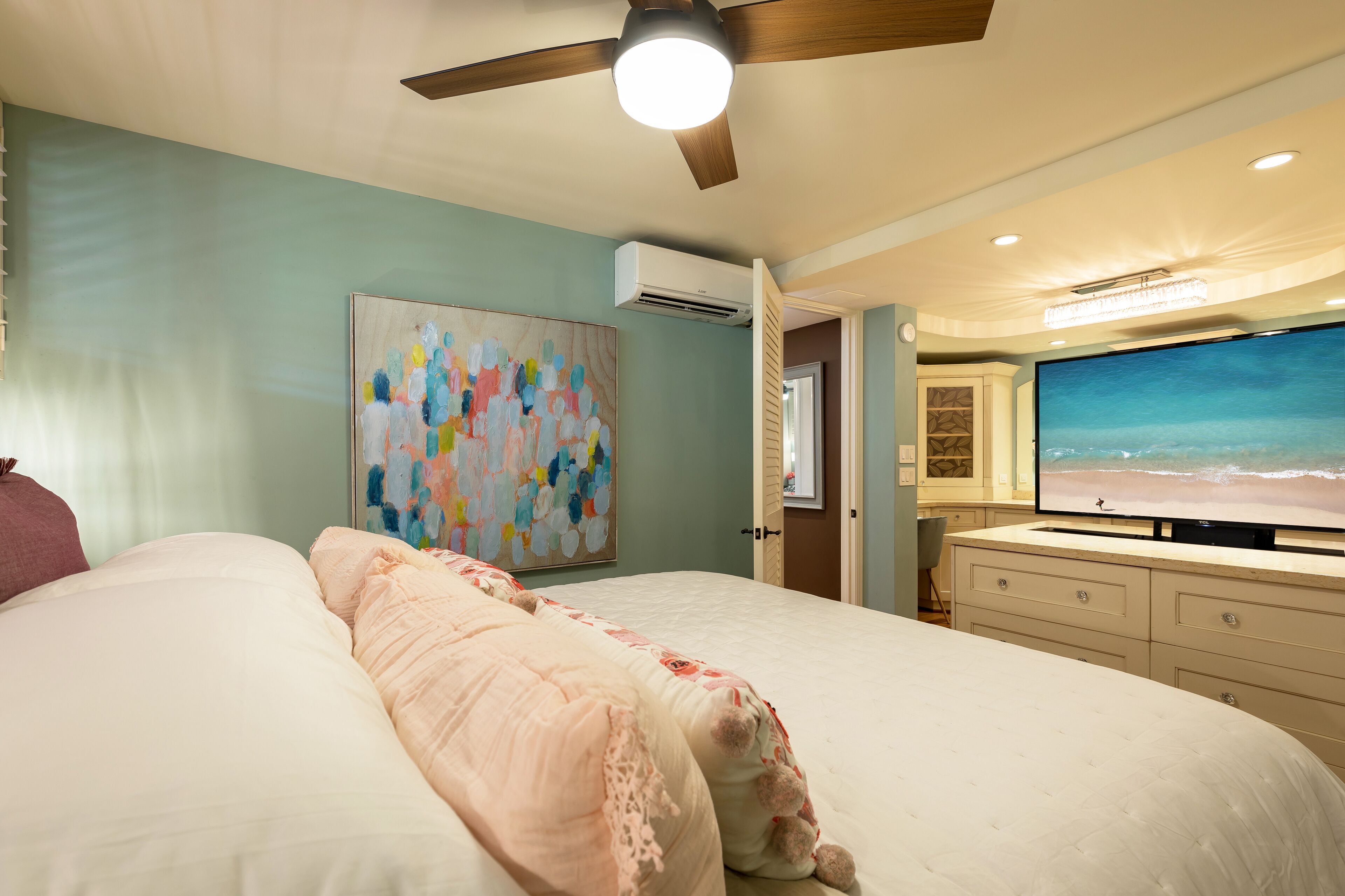 2 bedrooms, in-room safe, iron/ironing board, WiFi