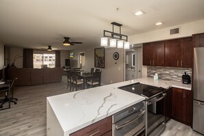 Fridge, microwave, oven, stovetop - Kings View Waterfront Condo  (Lake Havasu)