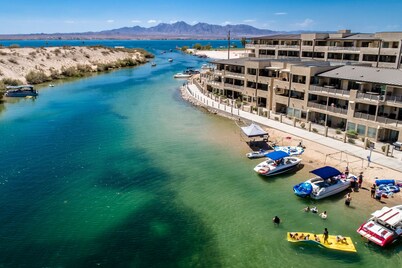 Kings View Waterfront Condo 