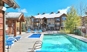 A heated pool - ☑ Perfect Downtown Location | Close to Skiing & Park | Trailhead Lodges 822 (Winter Park)