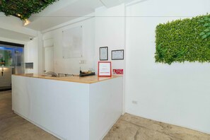 Lobby - RedDoorz Plus @ Boni Avenue Mandaluyong (Mandaluyong)