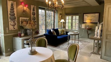 Double Room (Pavillon Le Pascalon) | Minibar, individually decorated, individually furnished, desk