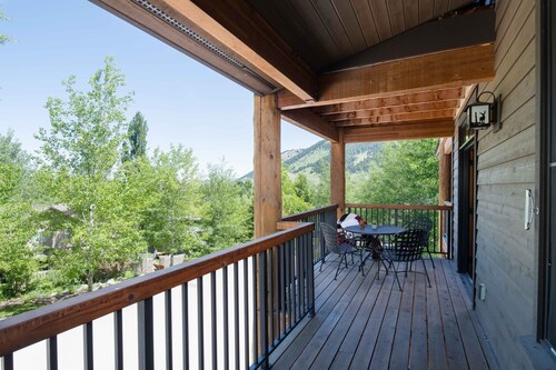 Outpost: Love Ridge 261 - Spacious, Air Conditioned