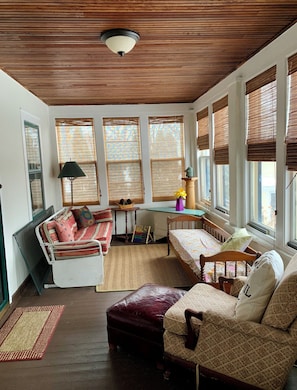 Smart TV, fireplace, DVD player, books