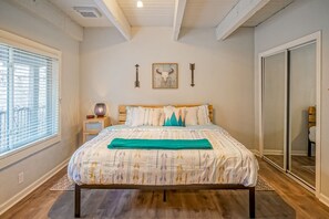 2 bedrooms, iron/ironing board, WiFi, bed sheets - Vacation Safely!  2BR/1.5ba Professionally Cleaned (Albuquerque)