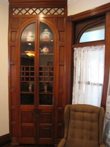 Historiallinen sisällissodan talo, hyvä perhelomailuun.  