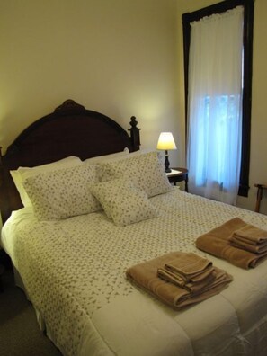 2 habitaciones, tabla de planchar con plancha y wifi gratis 