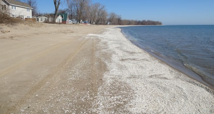 Frente al mar, la mejor playa de arena, Cul-De-Sac, Lorain Lane, Pelee Island Finest