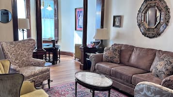 Smart TV, fireplace, books