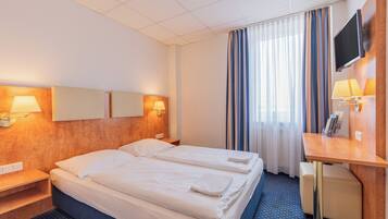 Escriptori, cortines opaques, planxa i posts de planxar i wifi gratuïta