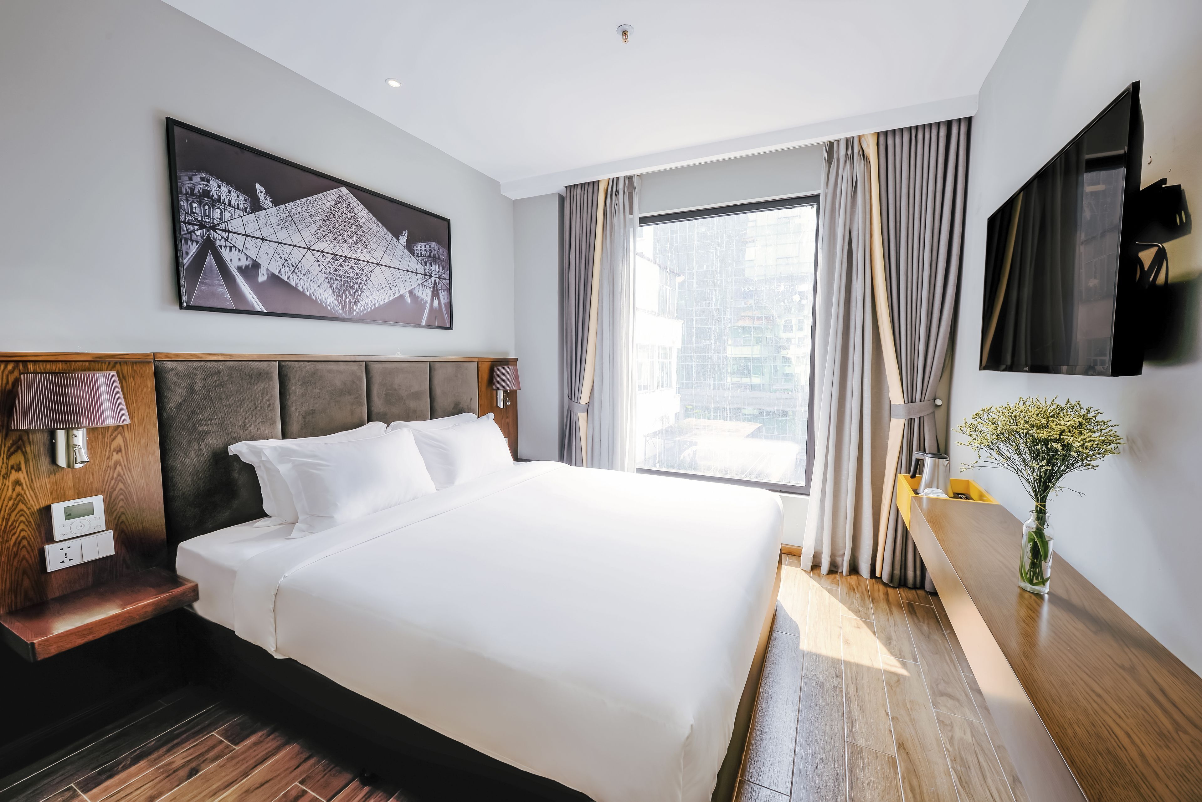 Premium bedding, pillowtop beds, in-room safe, desk