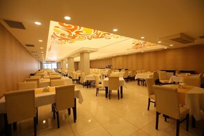 Breakfast, lunch, dinner served; Turkish cuisine
