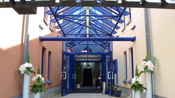 Property entrance - Ambassador Apparthotel (Grasbrunn)