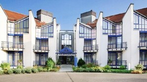 Exterior - Ambassador Apparthotel (Grasbrunn)