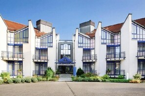 Exterior - Ambassador Apparthotel (Grasbrunn)