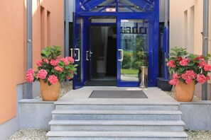 Exterior - Ambassador Apparthotel (Grasbrunn)