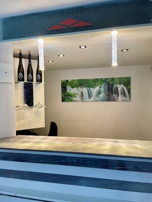 Lobby - Ambassador Apparthotel (Grasbrunn)