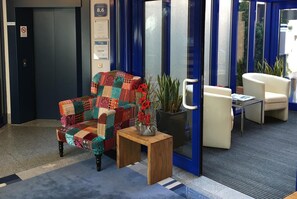 Lobby - Ambassador Apparthotel (Grasbrunn)