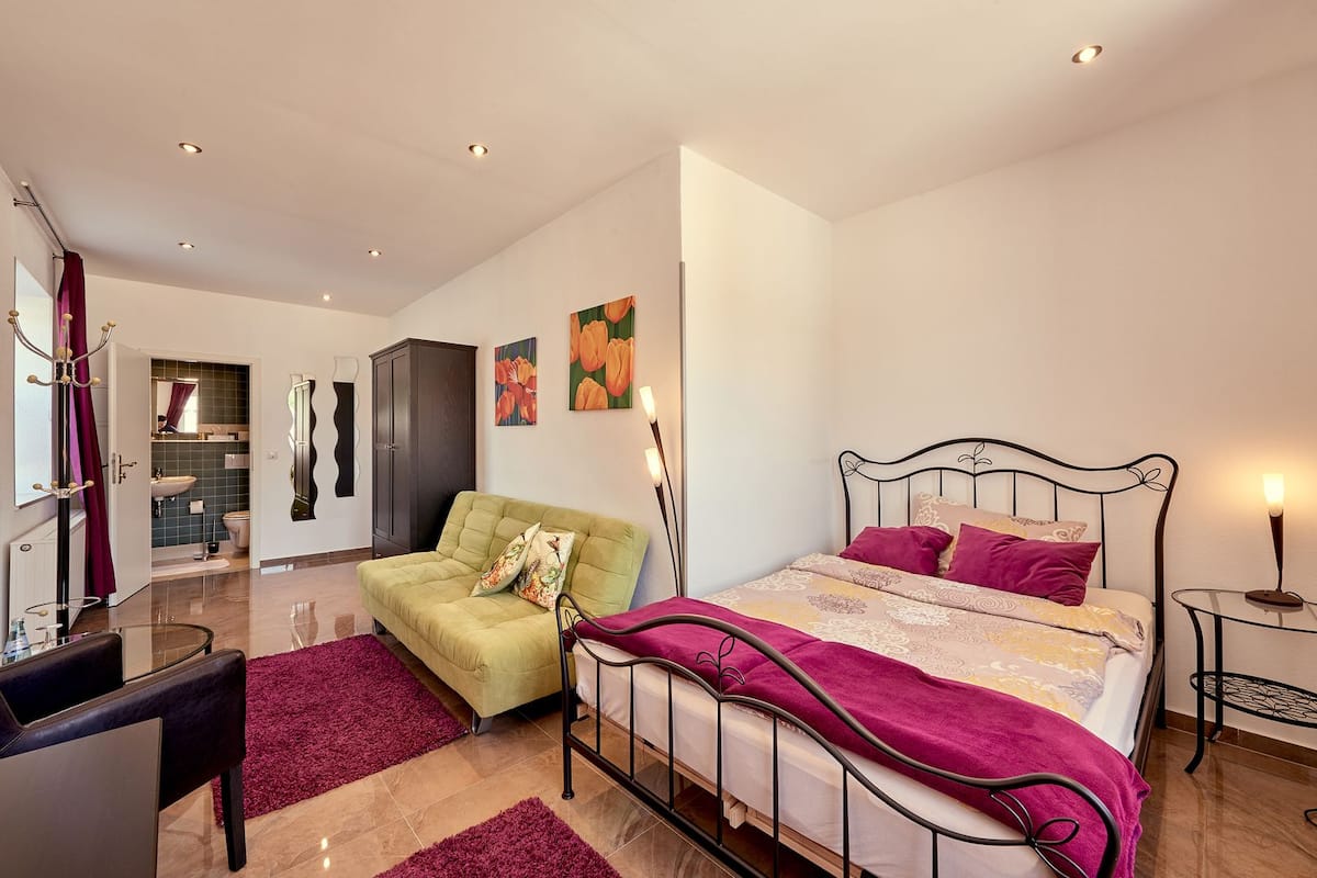 1 bedroom, hypo-allergenic bedding, individually decorated