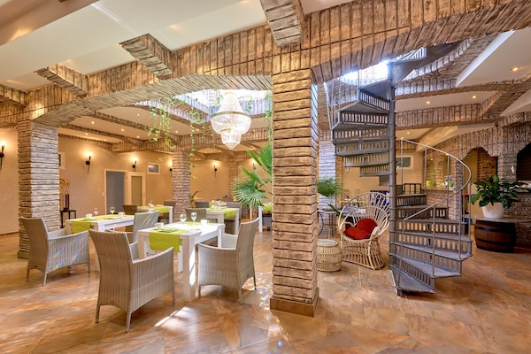 Daily buffet breakfast (EUR 12.80 per person)