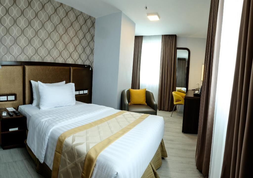 Tallelokero huoneessa, työpöytä, pimennysverhot, ilmainen Wi-Fi