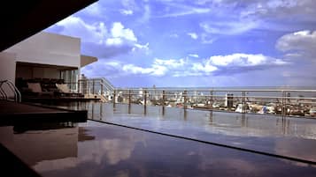 Outdoor pool, pool loungers