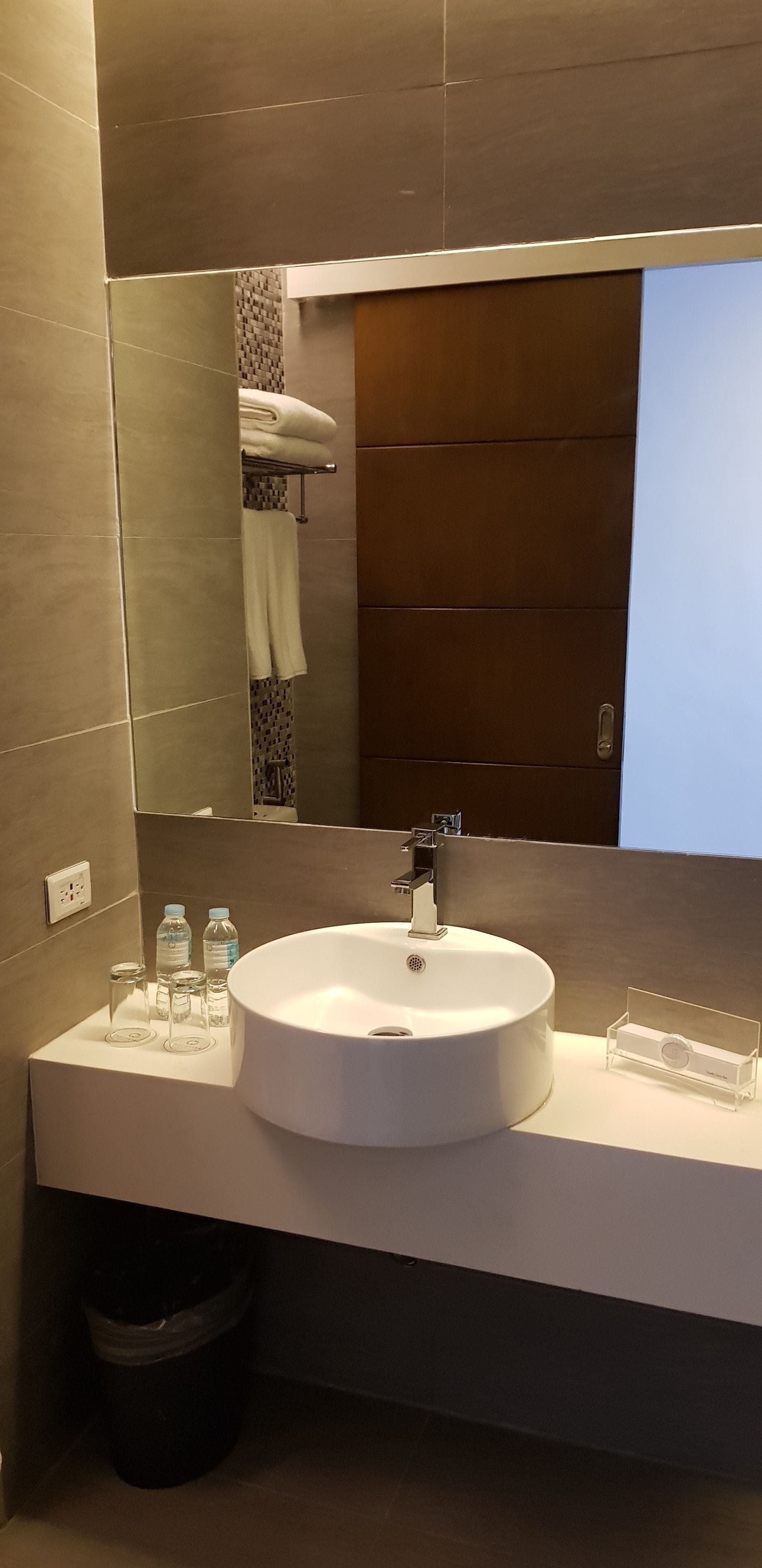 deluxe twin room | bathroom | free toiletries, hair dryer, slippers, bidet