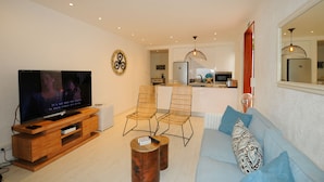 Appartement, 4 slaapkamers | Woonkamer | Flatscreentelevisie