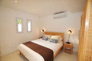 4 bedrooms, individually decorated, individually furnished, desk - Villa Caro's Beachfront (Trou aux Biches)
