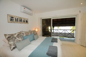 อพาร์ทเมนท์, 4 ห้องนอน | 4 ห้องนอน, ห้องพักตกแต่งอย่างมีเอกลักษณ์, ตกแต่งพิเศษโดยเฉพาะ, โต๊ะทำงาน