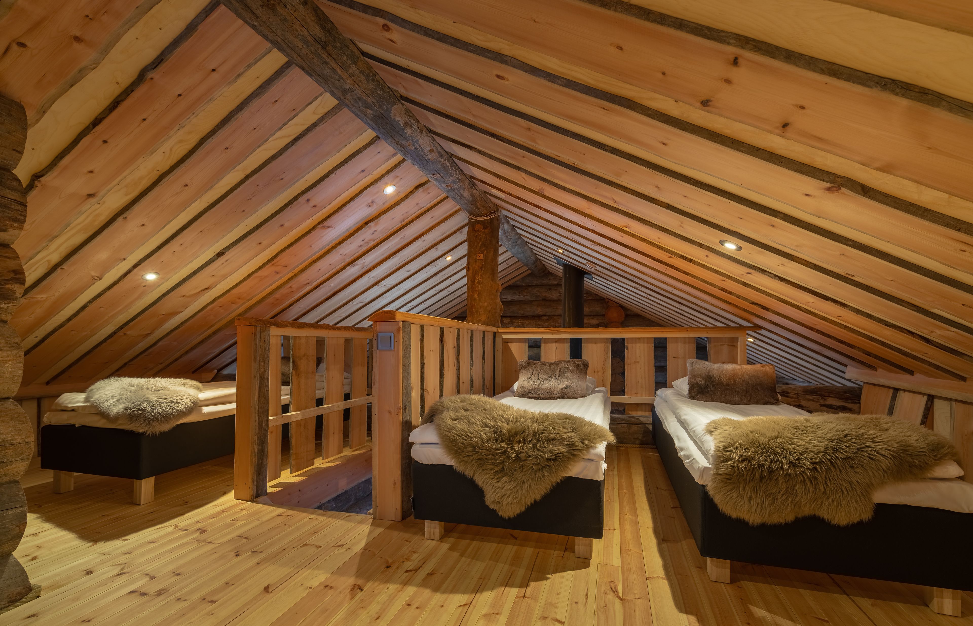 log cabin | laptop workspace, cots/infant beds, bed sheets