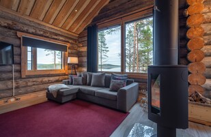 Log Cabin | 笔记本电脑工作区、婴儿床、床单